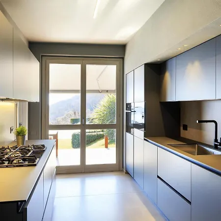 Villa Falcone 3 Bedrooms 6 Pax Belgirate