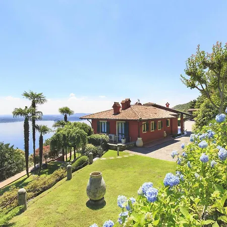 Villa Falcone 3 Bedrooms 6 Pax Belgirate